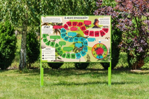 tablica edukacyjna śladem dinoaurów.jpg