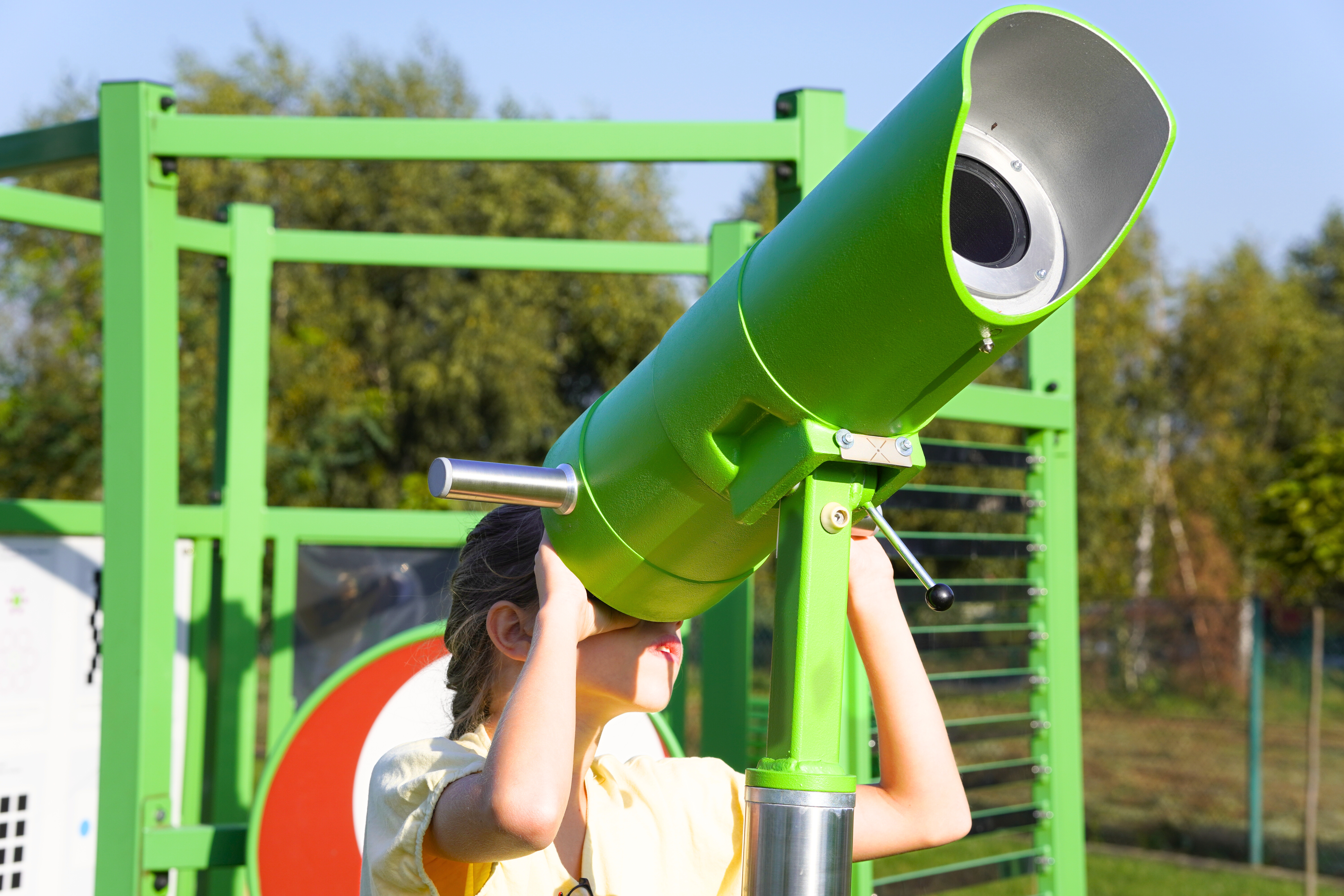 Nauczanie tradycyjne vs. Nauka outdoorowa – czy edukacja w ławce to naprawdę najlepsze rozwiązanie?